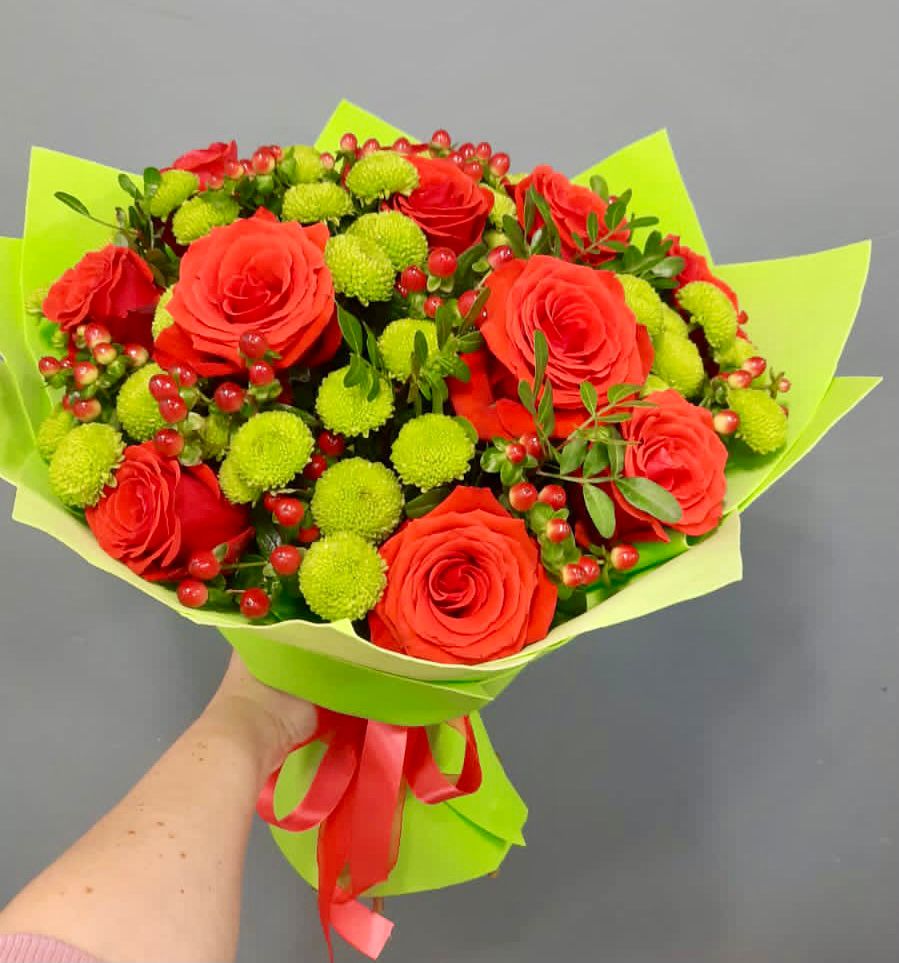 Букет цветов из: Хризантемы и Розы в Верхнерусском