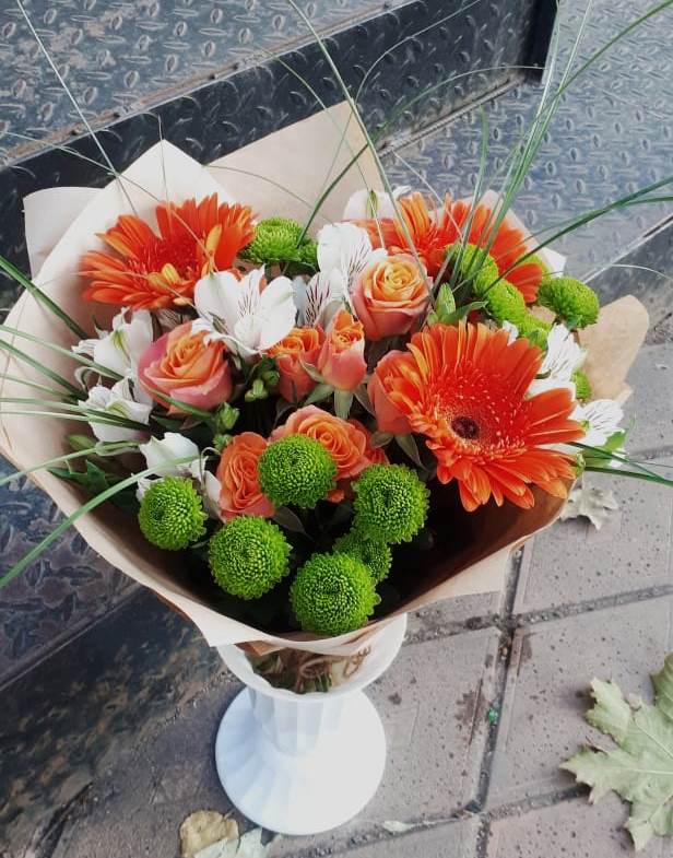 Букет цветов из: Герберы, Хризантемы, Альстромерии и Розы в Верхнерусском