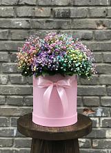 Цветочная композиция из Гипсофила и Розы в шляпной коробке в Верхнерусском