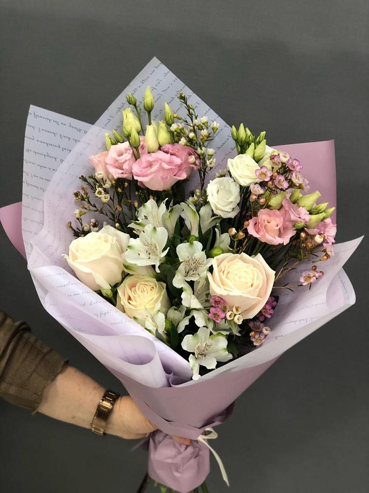 Букет цветов из: Альстромерии, Розы и Лизиантусы в Верхнерусском