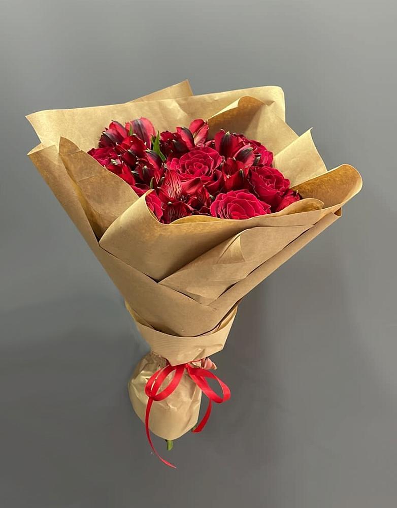 Букет цветов из: Альстромерии и Розы в Верхнерусском