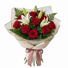 Букет цветов из:  Лилии и Розы в Верхнерусском
