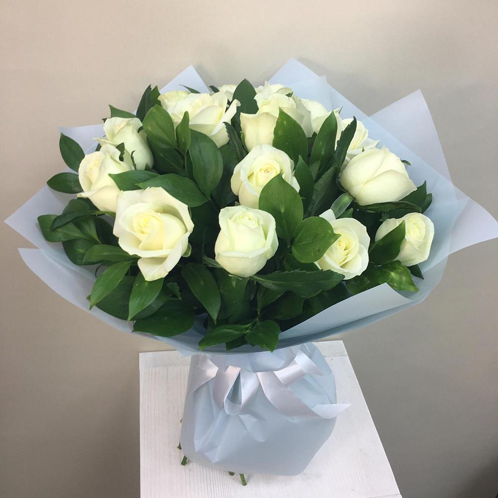 Букет 15 Белых роз Проуд в Верхнерусском