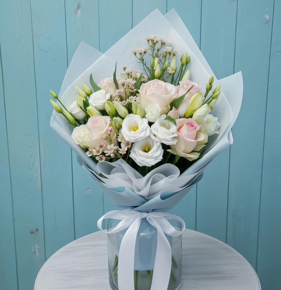 Букет цветов из: Розы и Лизиантусы в Верхнерусском