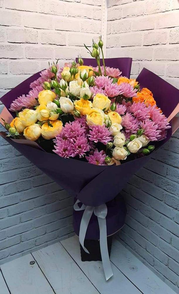 Букет цветов из: Хризантемы и Розы в Верхнерусском