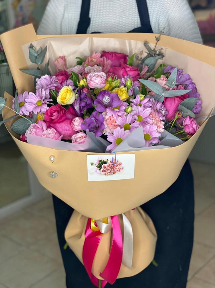 Букет цветов из: Хризантемы, Гвоздики и Альстромерии в Верхнерусском