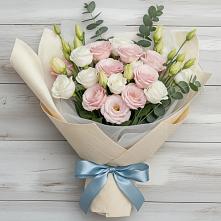 Букет цветов из:  Лизиантусы в Верхнерусском