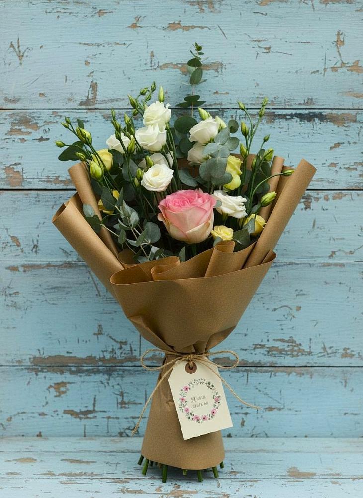 Букет цветов из: Розы и Лизиантусы в Верхнерусском