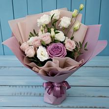Букет цветов из:  Розы и Лизиантусы в Верхнерусском