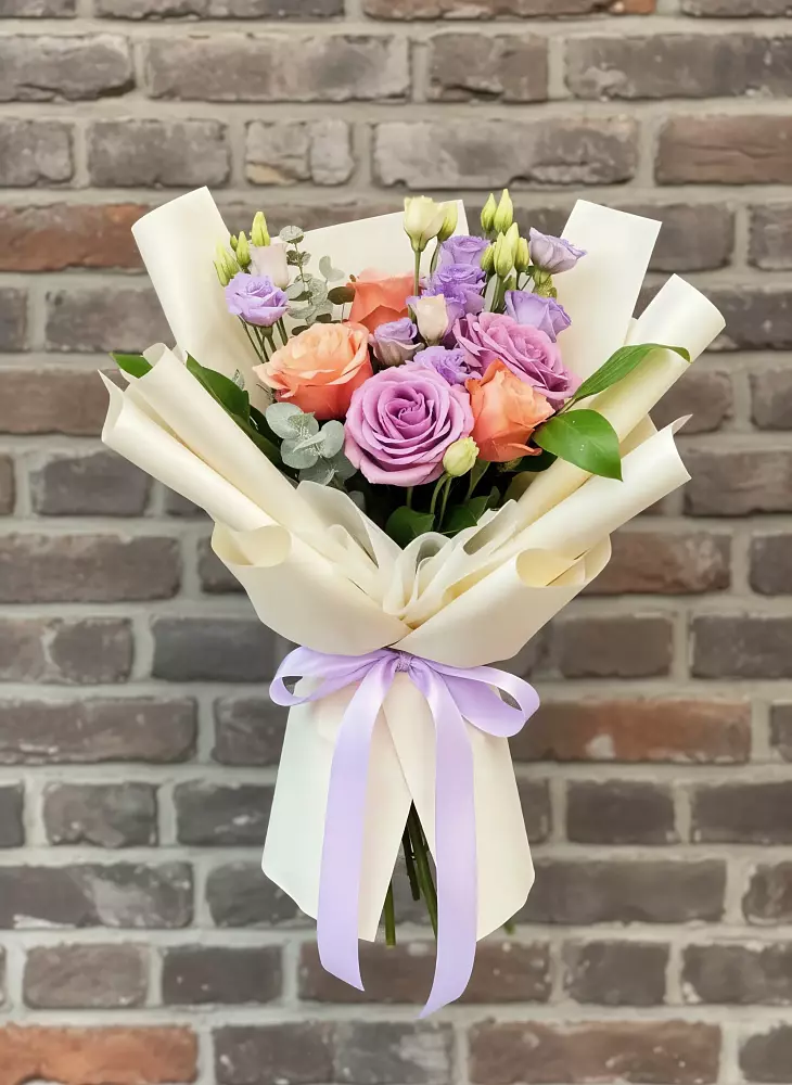 Букет цветов из: Лизиантусы и Розы в Верхнерусском