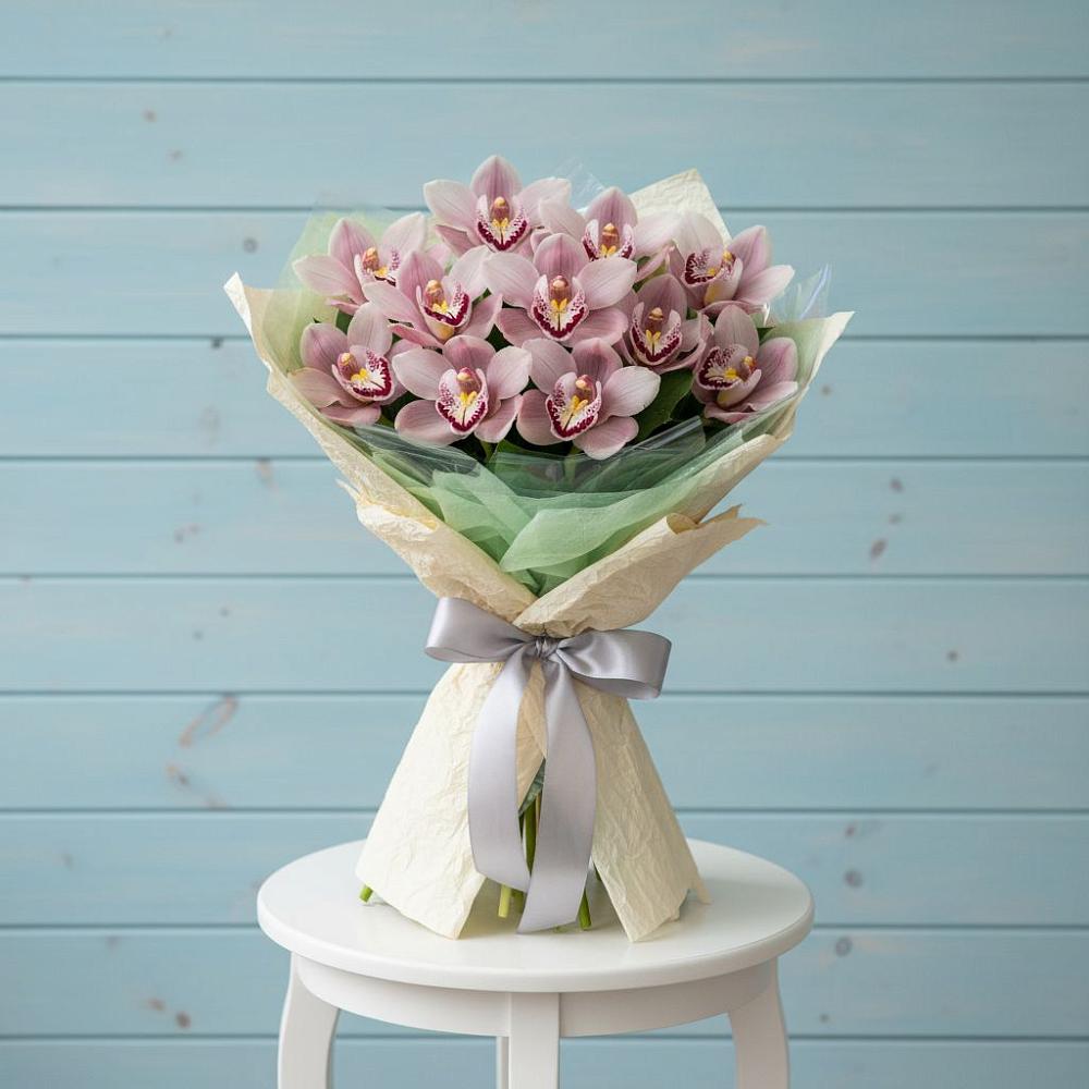 Букет цветов из: Орхидеи и Розы в Верхнерусском