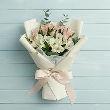 Букет цветов из:  Альстромерии в Верхнерусском