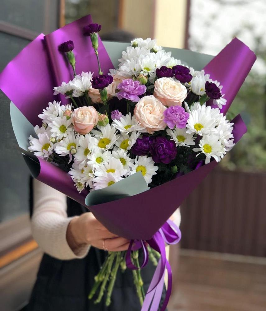 Букет цветов из: Хризантемы, Гвоздики и Розы в Верхнерусском