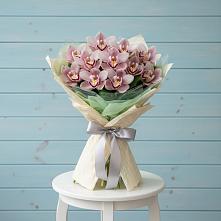 Букет цветов из:  Орхидеи и Розы в Верхнерусском
