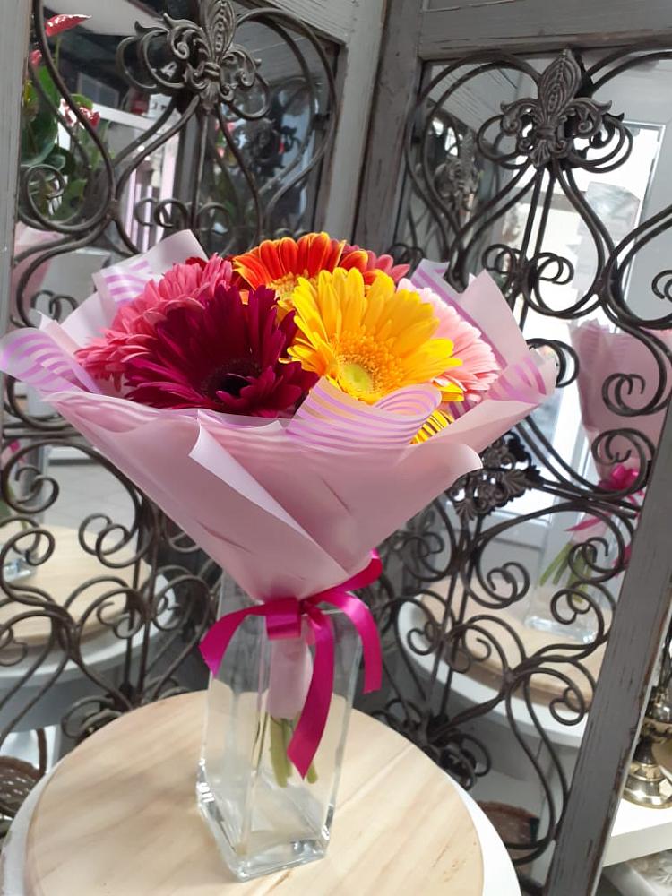 Букет цветов из: Герберы в Верхнерусском