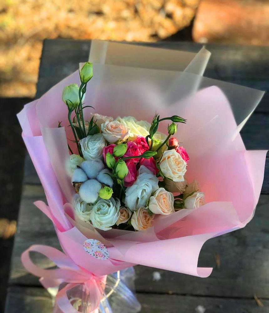 Букет цветов из: Розы и Лизиантусы в Верхнерусском