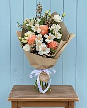 Букет цветов из:  Альстромерии, Лизиантусы, Розы и Хризантемы #REPLACE_PRED# Верхнерусском