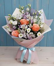 Букет цветов из:  Лизиантусы, Розы, Альстромерии и Гипсофила в Верхнерусском