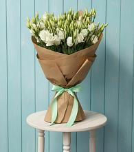 Букет цветов из:  Лизиантусы в Верхнерусском