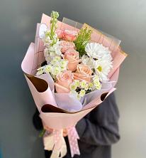 Букет цветов из:  Хризантемы и Розы в Верхнерусском
