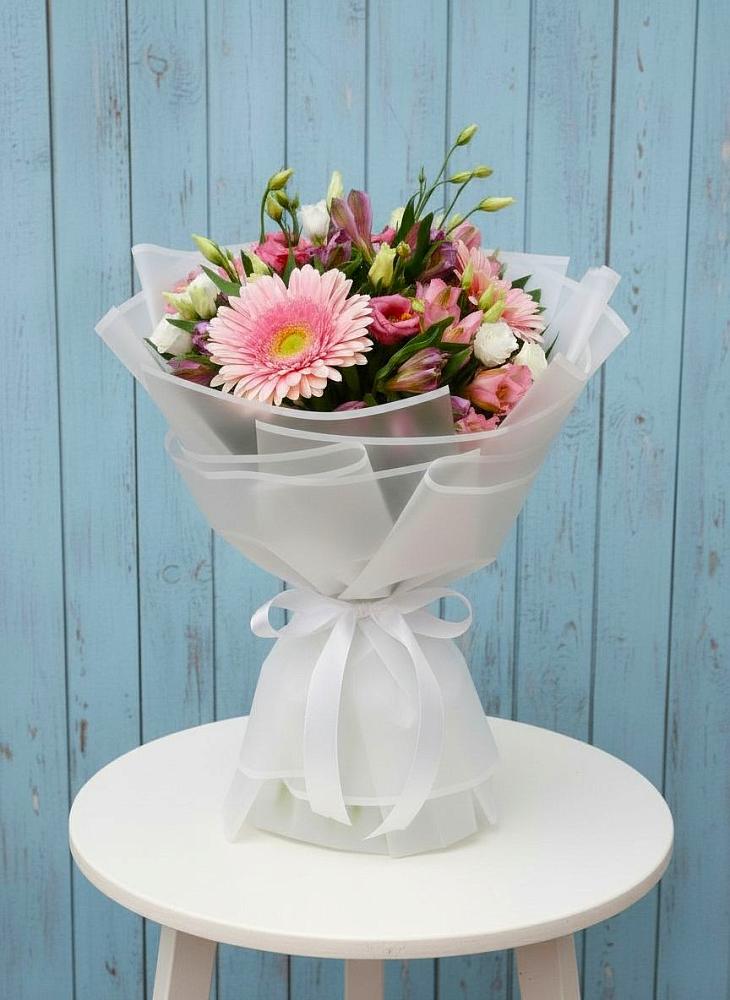 Букет цветов из: Герберы, Альстромерии и Лизиантусы в Верхнерусском