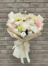 Букет цветов из:  Гвоздики, Розы, Лизиантусы и Хризантемы в Верхнерусском