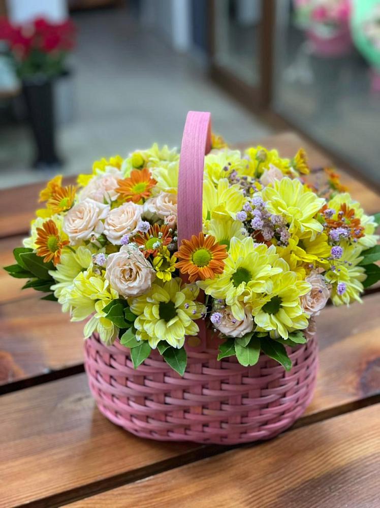 Цветочная композиция из Хризантемы и Розы в корзине в Верхнерусском