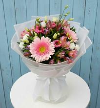 Букет цветов из:  Герберы, Альстромерии и Лизиантусы в Верхнерусском