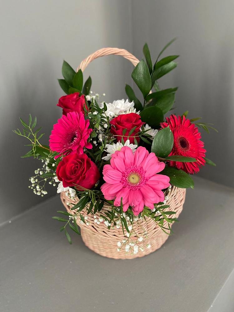 Цветочная композиция из Розы, Хризантемы и Герберы в корзине в Верхнерусском