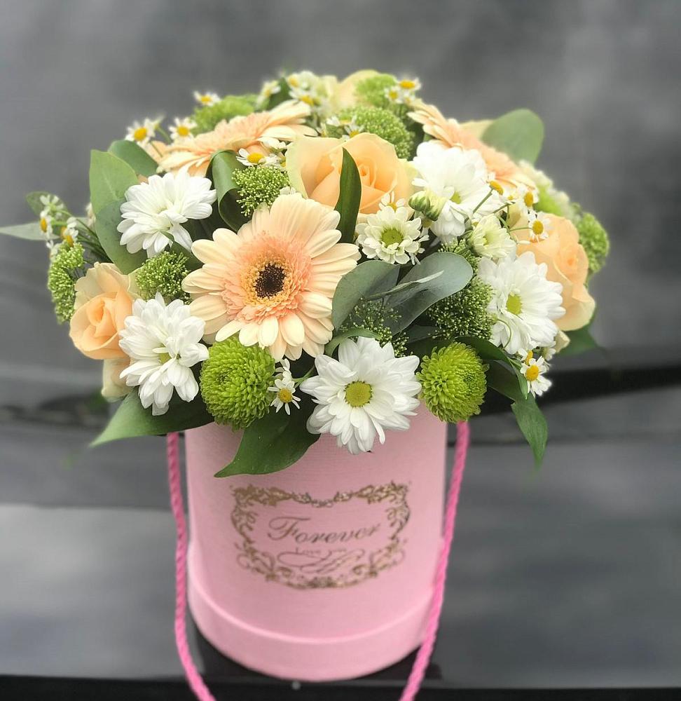 Цветочная композиция из Розы, Герберы и Хризантемы в шляпной коробке в Верхнерусском