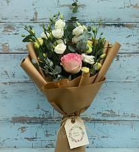 Букет цветов из:  Розы и Лизиантусы в Верхнерусском