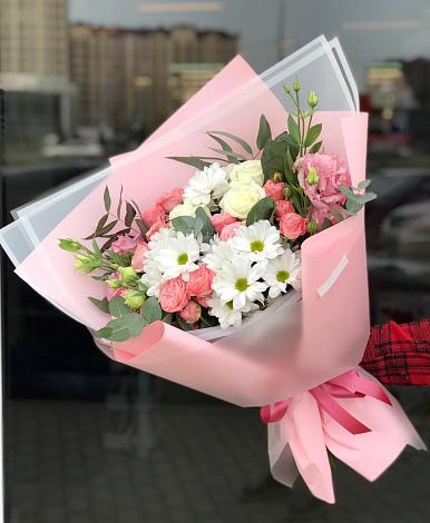 Букет цветов из: Розы, Лизиантусы и Хризантемы в Верхнерусском