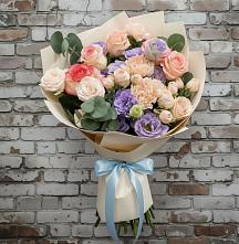 Букет цветов из:  Розы, Лизиантусы и Гвоздики в Верхнерусском