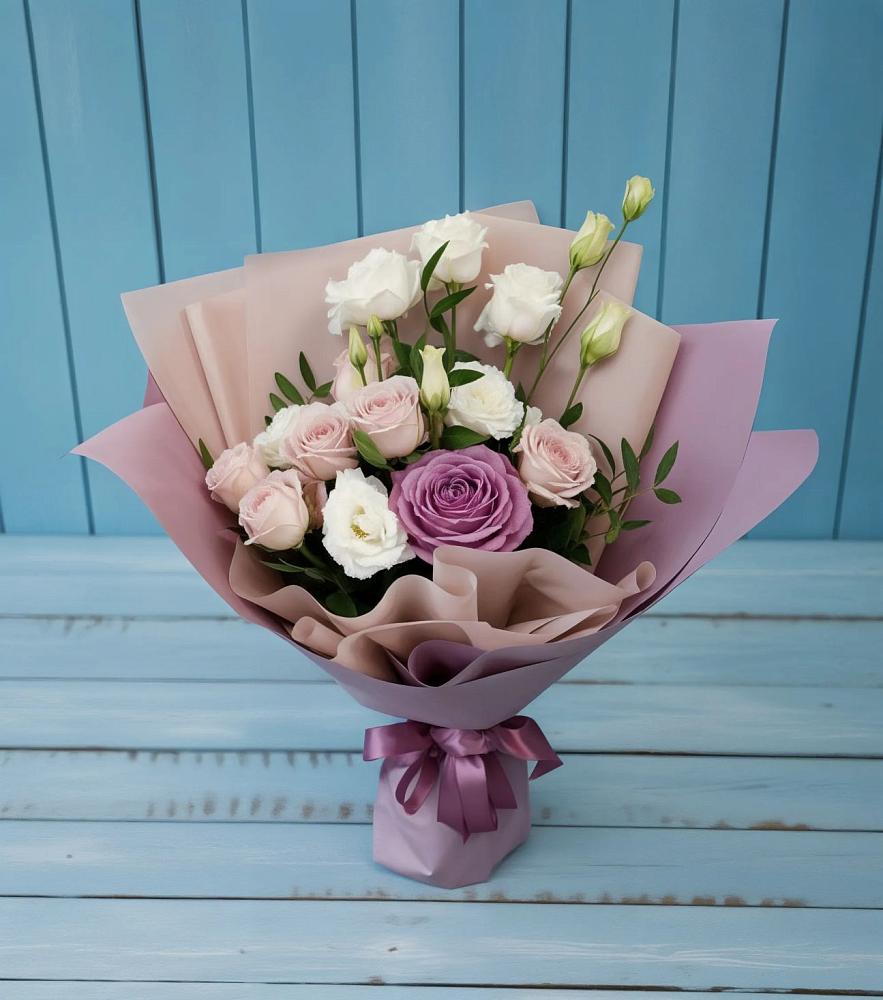 Букет цветов из: Розы и Лизиантусы в Верхнерусском